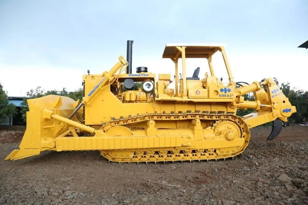 KOMATSU DOZER